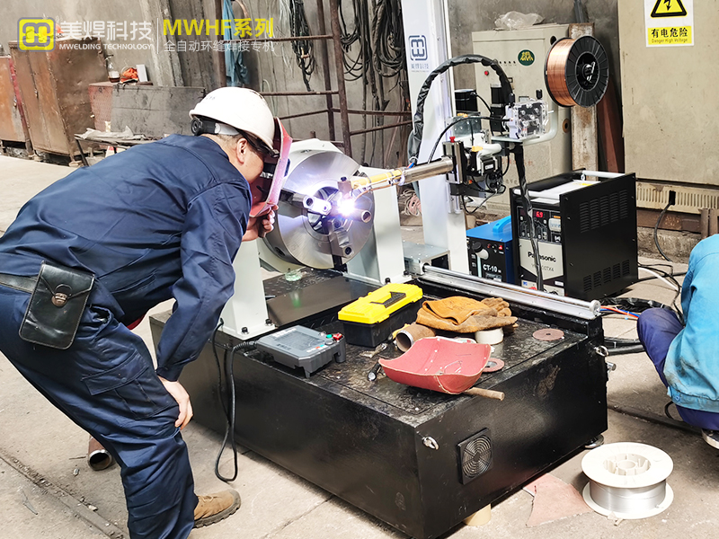 全自动环缝焊接专机1.jpg